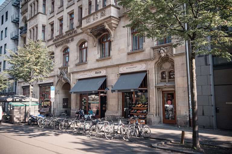 Straßenblick auf Macis Leipzig
